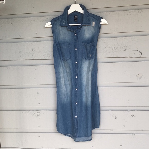 NWT CLASSIC CHAMBRAY DISTRESSED DENIM SLEEVELESS DRESS W/MOTHER OF PEARL BUTTONS - Picture 1 of 8